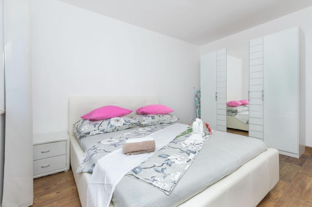 Apartments Lorenzo Lokva Rogoznica Dış mekan fotoğraf